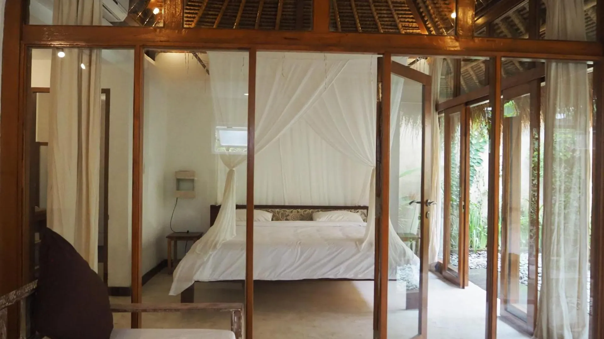 De'Dalam Private Deluxe Apartment Ubud